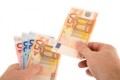 Comisioanele bancare pentru plăţi transfrontaliere în euro vor scădea semnificativ