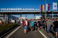Diviziunea Est-Vest în Europa/ Grevă generală la Volkswagen Bratislava, angajaţii cer salarii ca în Occident